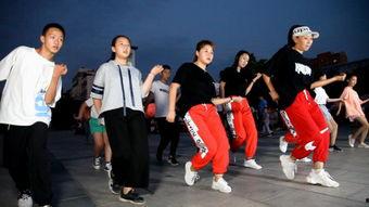 搞笑上台的舞步,笑翻全场！