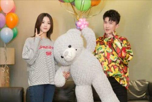 娱乐吃瓜背景图片